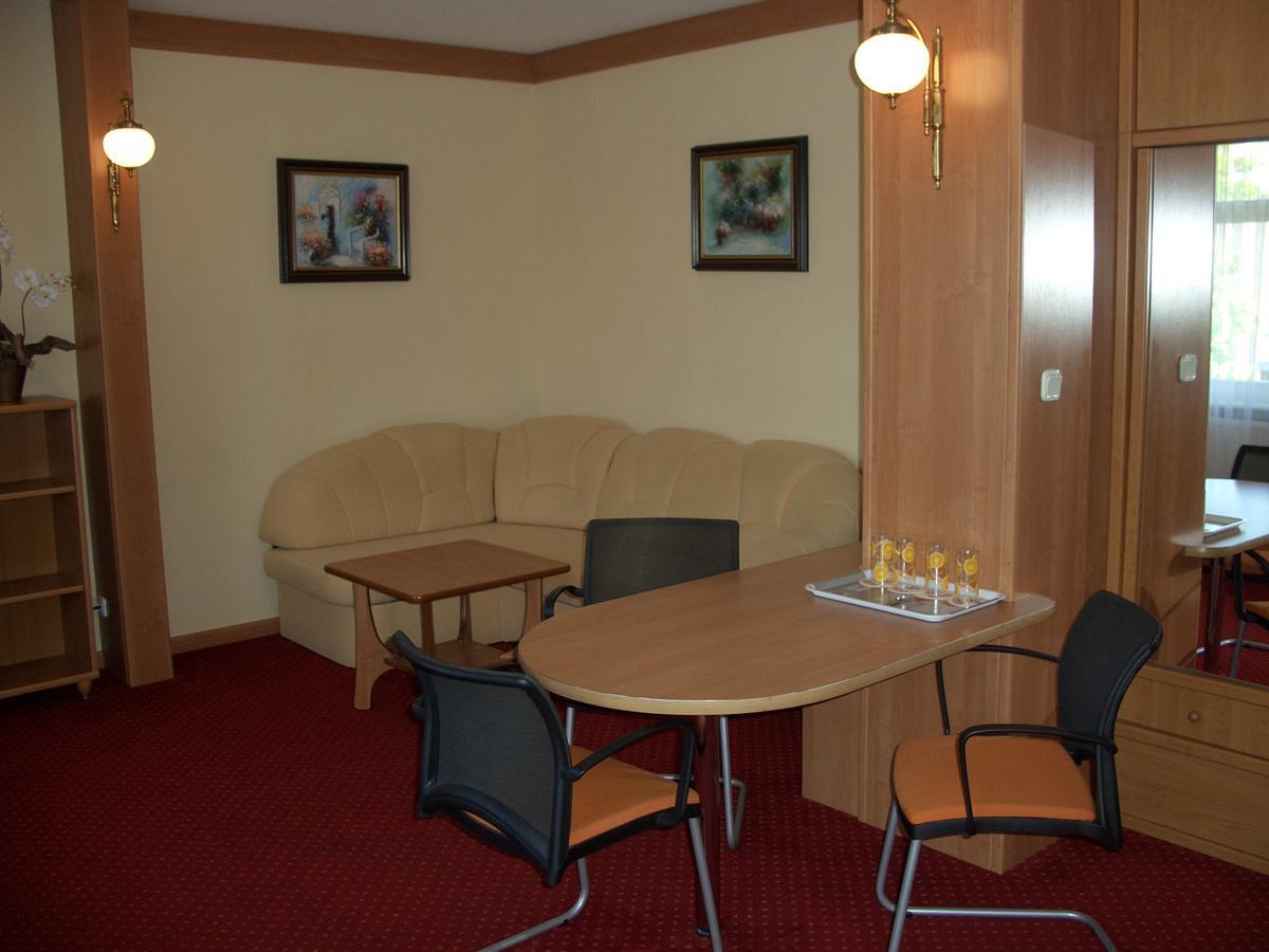 Hotel Alga Ustka Kültér fotó
